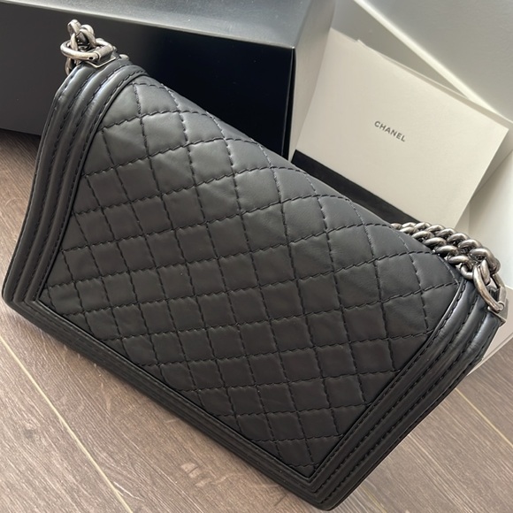 Chanel Le Boy handbag for sale, black with silver hardware. 100% authentic. - Picture 12 of 14